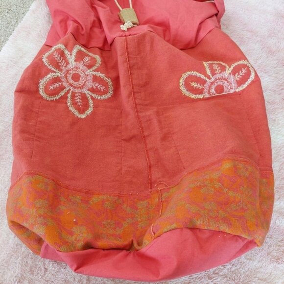 Edge Large Embroidered Bohemian Extendable Bucket Crossbody Bag - Picture 9 of 16